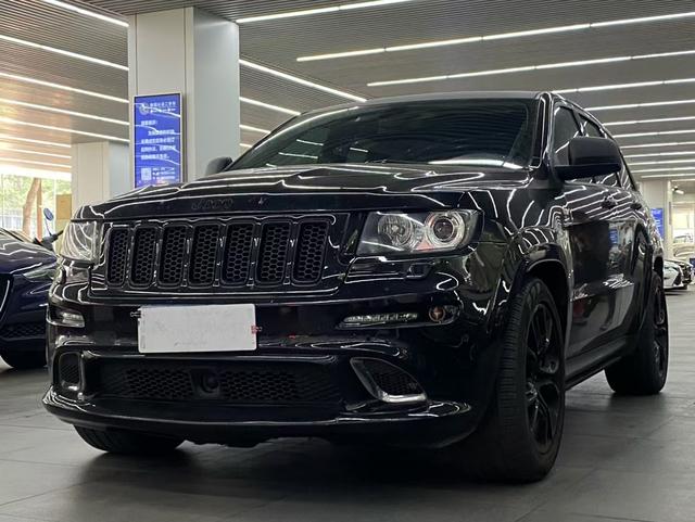 Jeep Grand Cherokee SRT