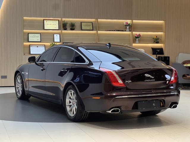 Jaguar XJ