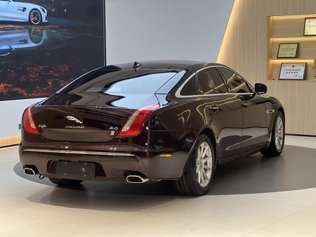 Jaguar XJ