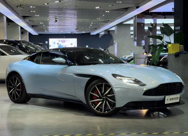 Aston Martin DB11