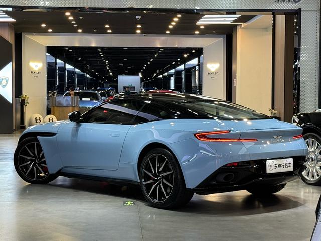 Aston Martin DB11