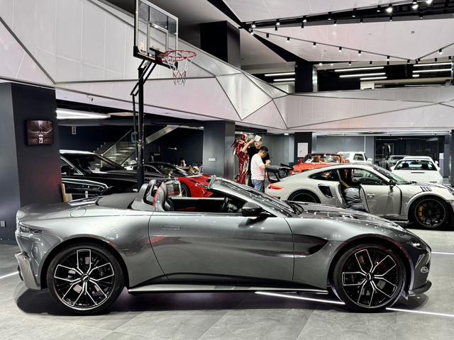 Aston Martin Vantage