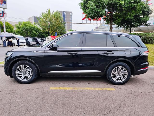 Lincoln Aviator