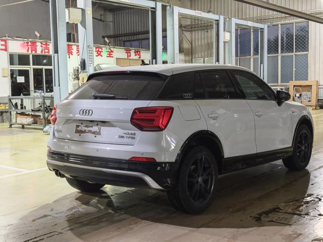 Audi Q2L