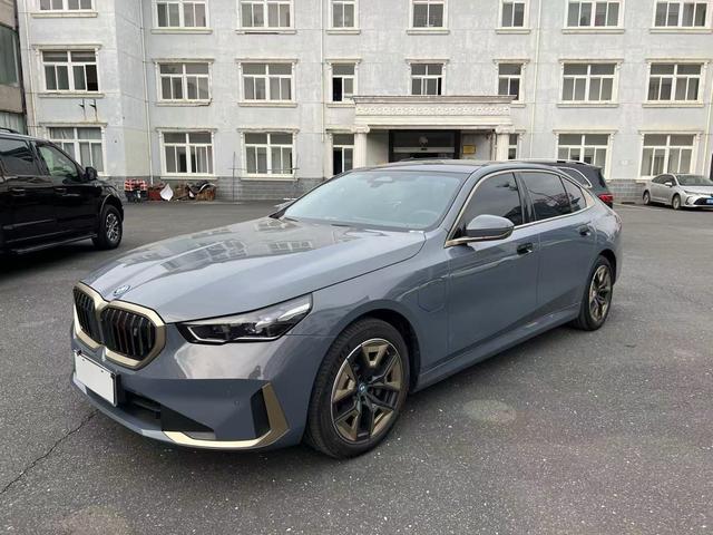 BMW i5