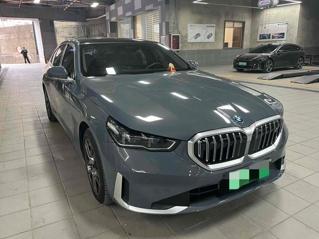 BMW i5