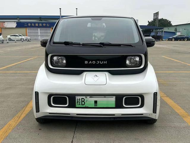 Baojun E300