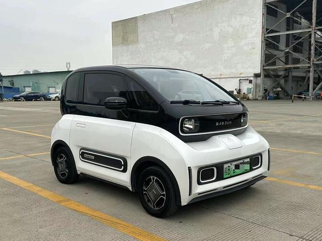 Baojun E300