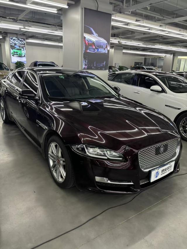 Jaguar XJ