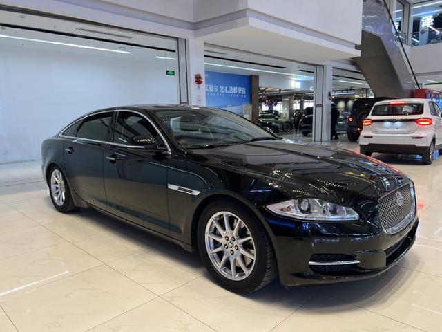 Jaguar XJ