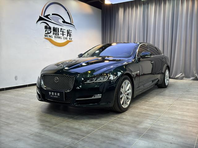 Jaguar XJ