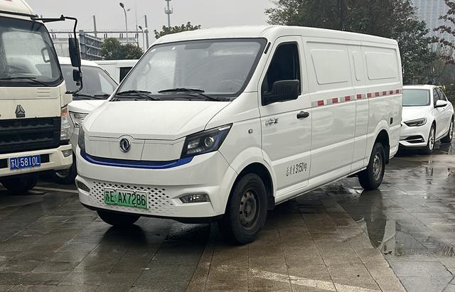 Dongfeng Yufeng EM27