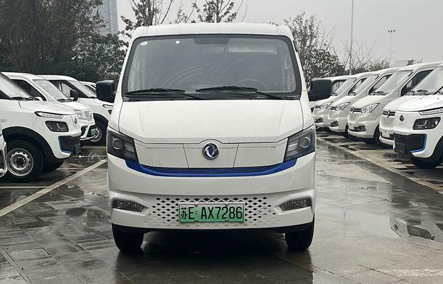 Dongfeng Yufeng EM27