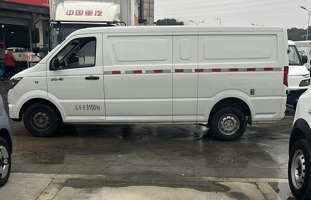 Dongfeng Yufeng EM27