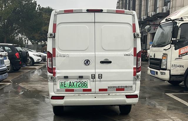 Dongfeng Yufeng EM27