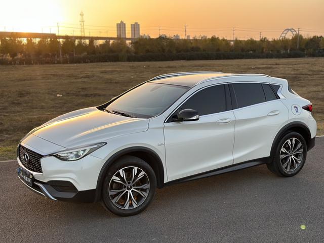 Infiniti QX30