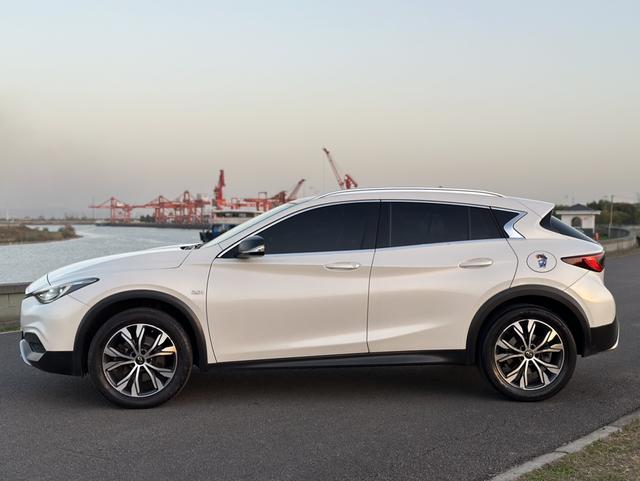 Infiniti QX30