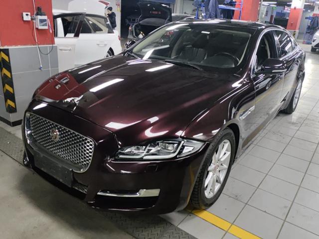 Jaguar XJ