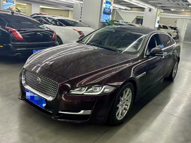 Jaguar XJ