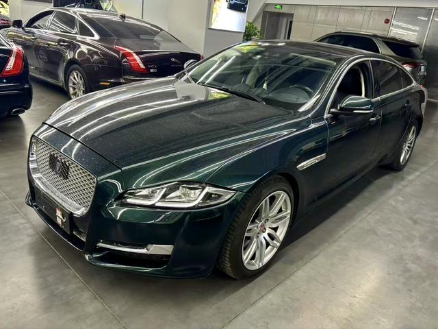 Jaguar XJ