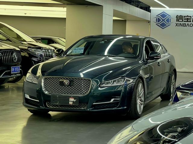 Jaguar XJ