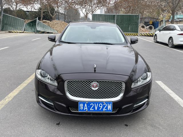 Jaguar XJ