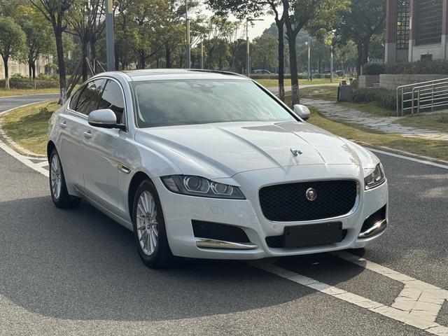 Jaguar XF