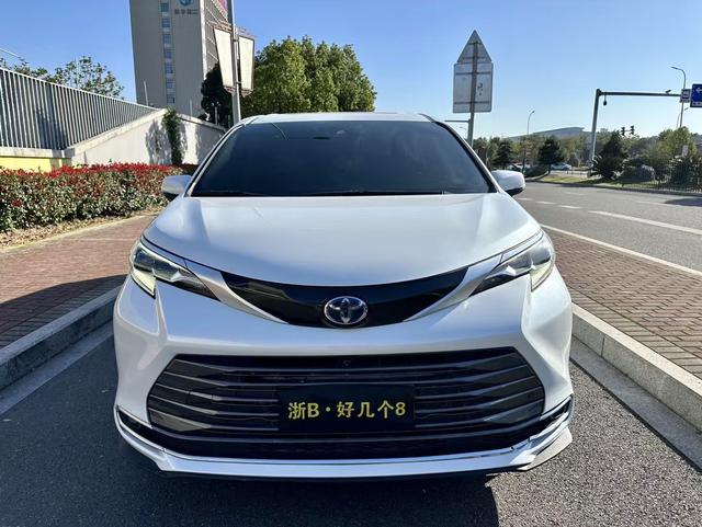 Toyota Senna