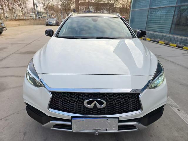 Infiniti QX30