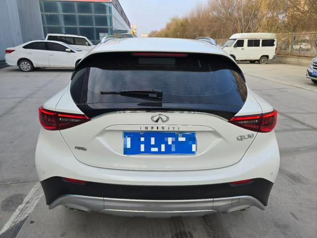 Infiniti QX30