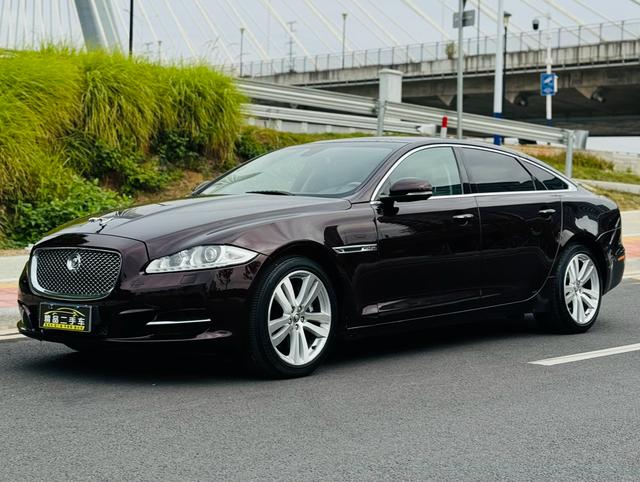 Jaguar XJ