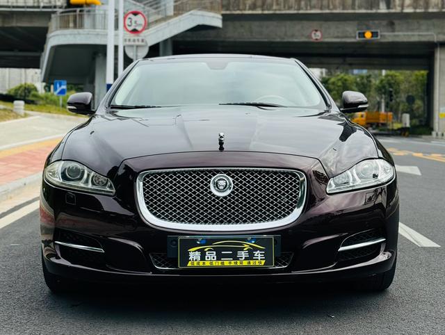 Jaguar XJ