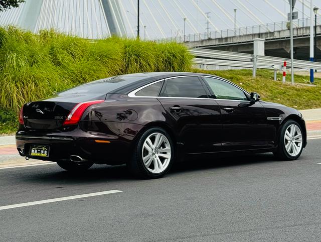 Jaguar XJ