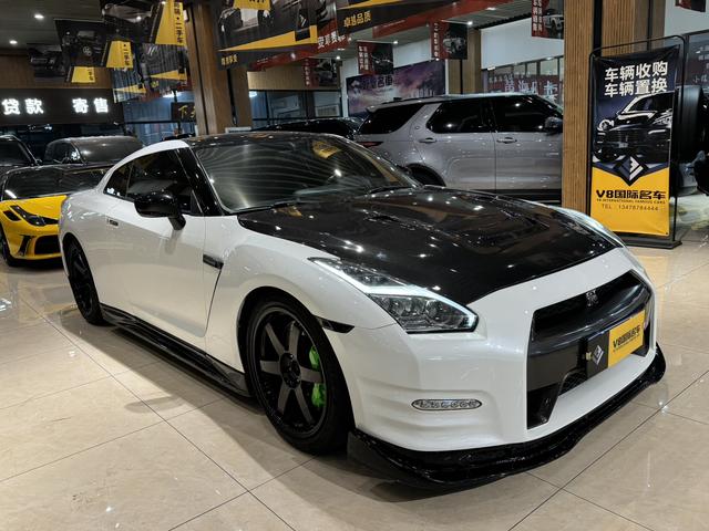 Nissan GT-R