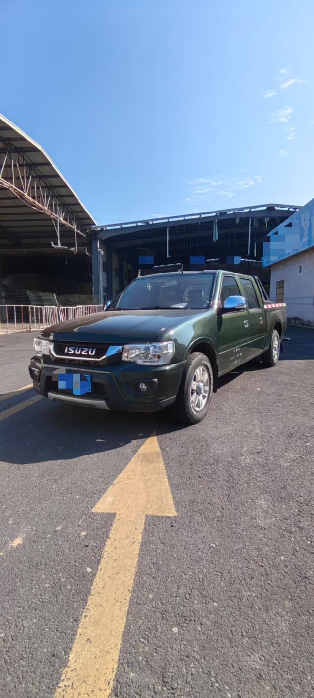 Isuzu pickup truck