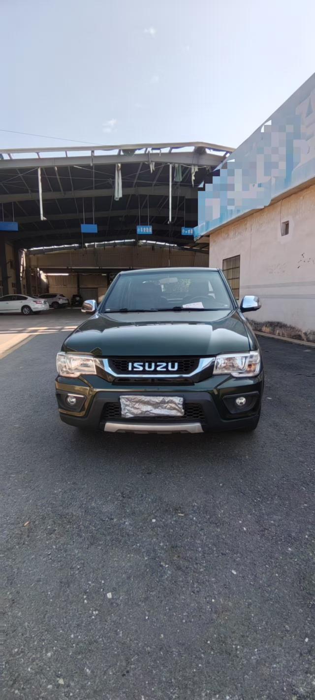 Isuzu pickup truck