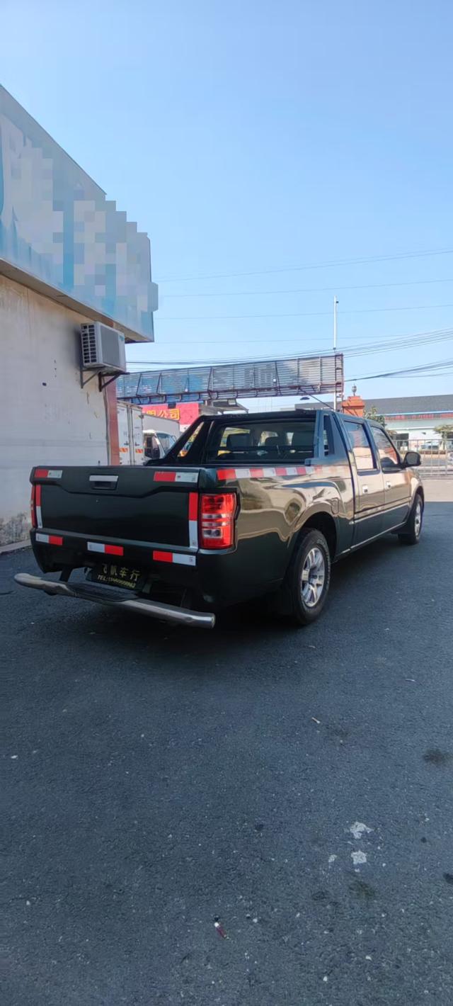 Isuzu pickup truck