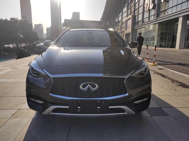 Infiniti QX30