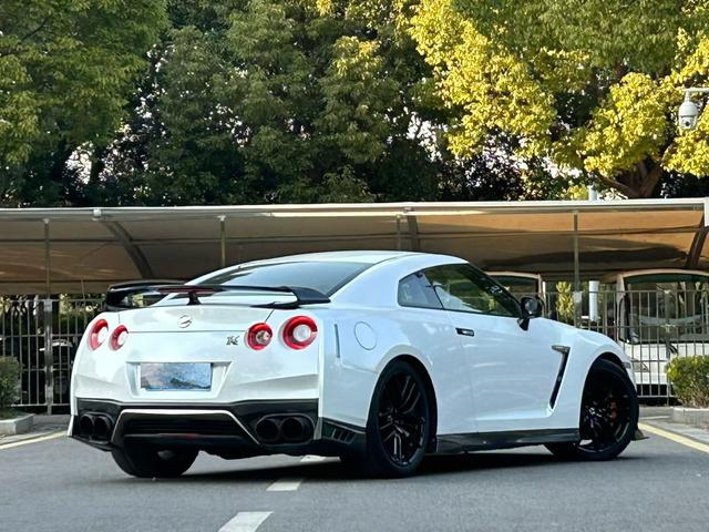 Nissan GT-R