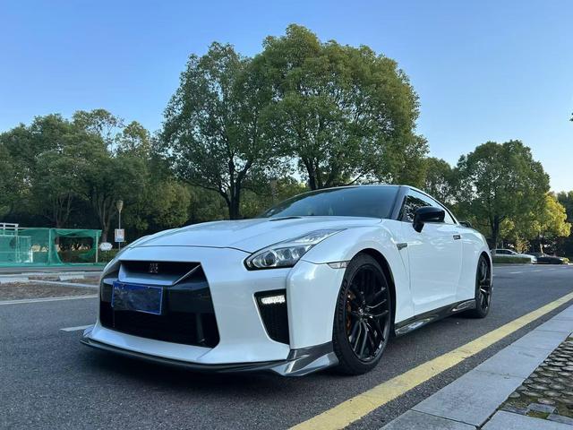 Nissan GT-R