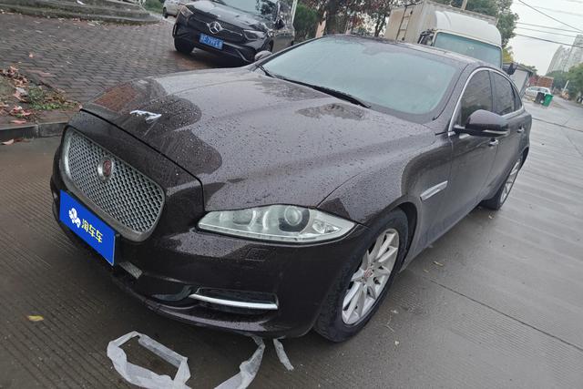 Jaguar XJ