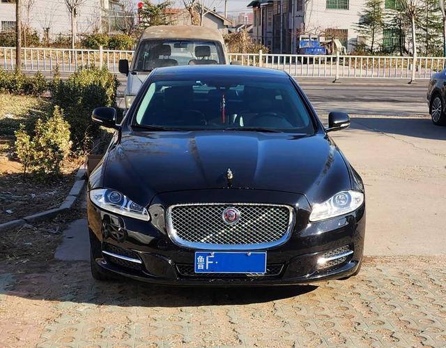 Jaguar XJ