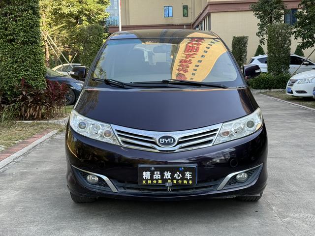 BYD M6