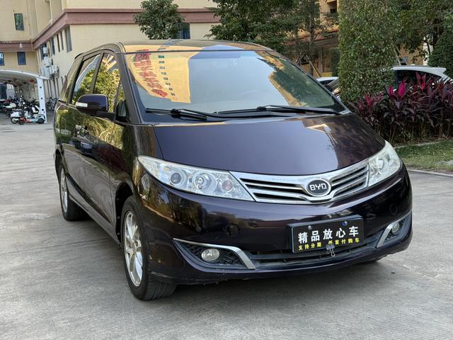 BYD M6