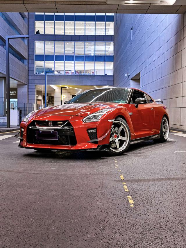 Nissan GT-R