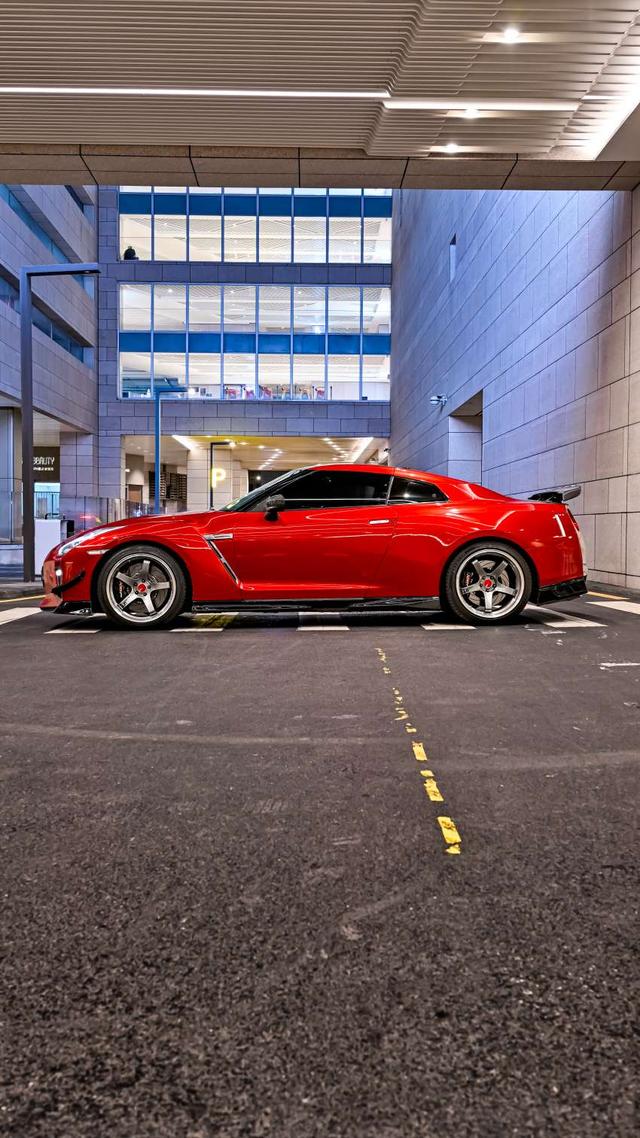 Nissan GT-R