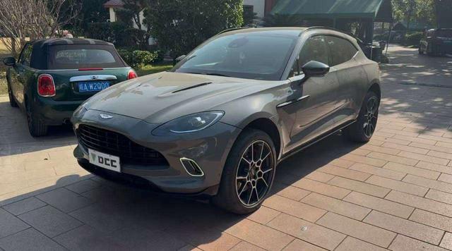 Aston Martin DBX