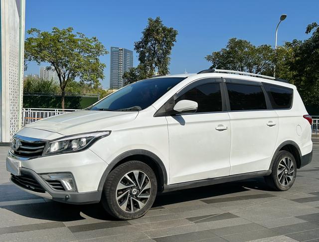 Oshan Changan Auchan A800