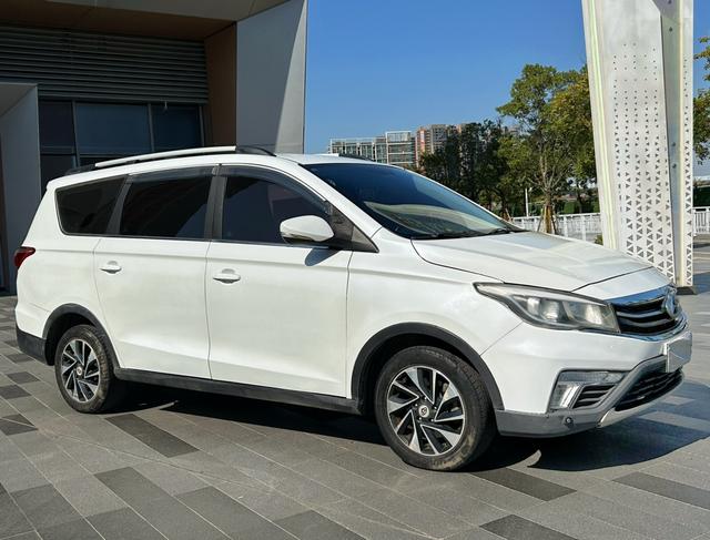 Oshan Changan Auchan A800