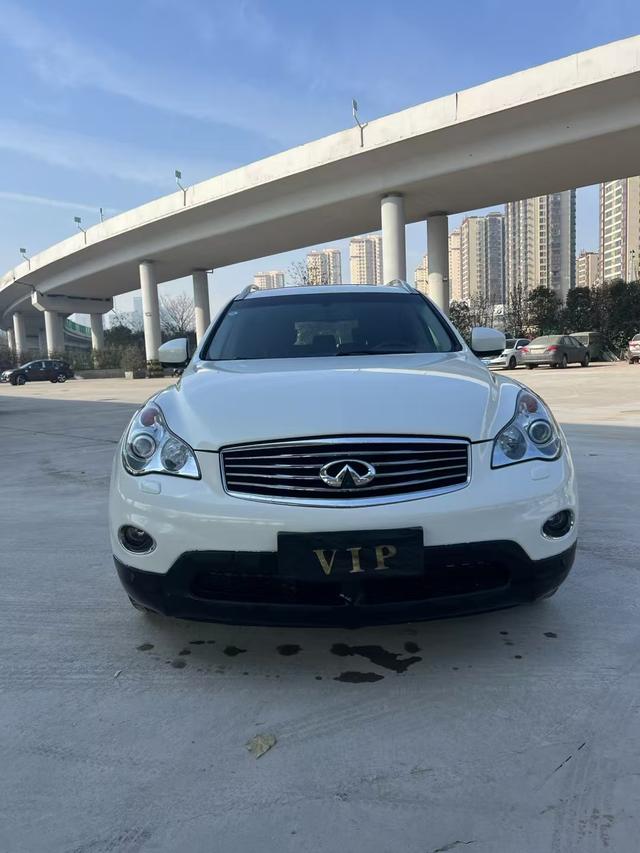 Infiniti QX50 (imported)